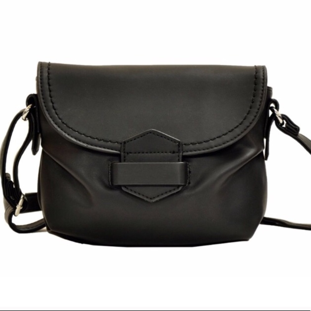 🖤Black Sm Crossbody bag🖤MUST HAVE!